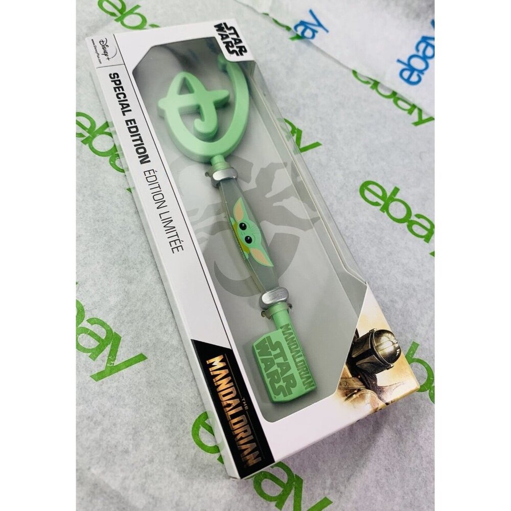 DISNEY STORE~THE CHILD~SPECIAL EDITION KEY STAR WARS~THE MANDALORIAN - Picture 4 of 5